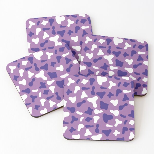 Aperçu de l'œuvre Motif vache violette et blanche sur fond violet | Motif vache Holstein créée et vendue par PatternPen.