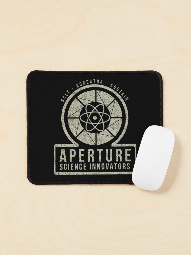 Aperçu 1 sur 5. Tapis de souris avec l'œuvre Innovateurs d'Aperture Science créée et vendue par MolnFabrik.