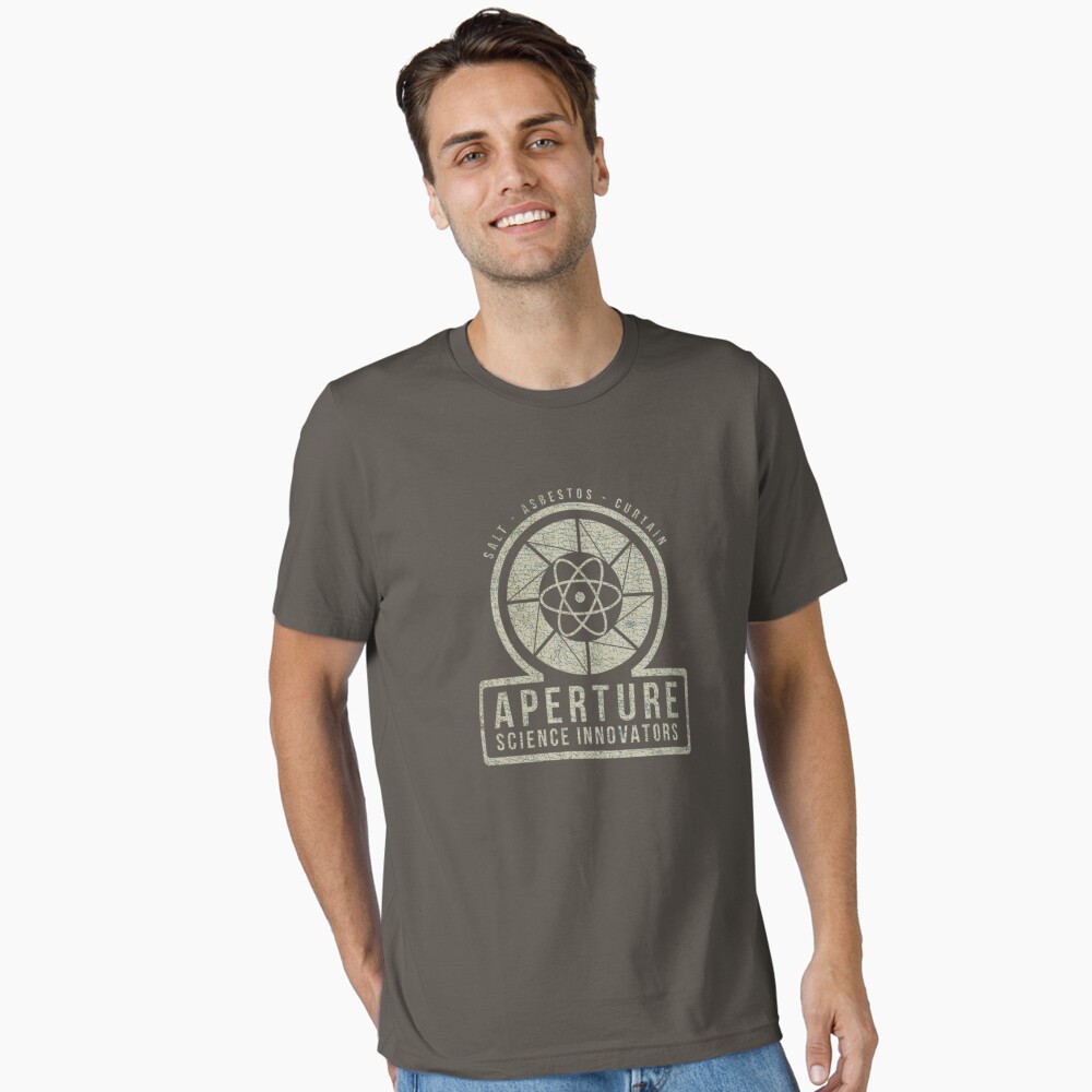 Aperçu de l'œuvre T-shirt essentiel créée et vendue par MolnFabrik.