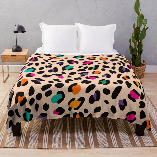 Aperçu de l'œuvre Tiger Pattern – Bold and Colorful Animal Print Design créée et vendue par Timegraf.
