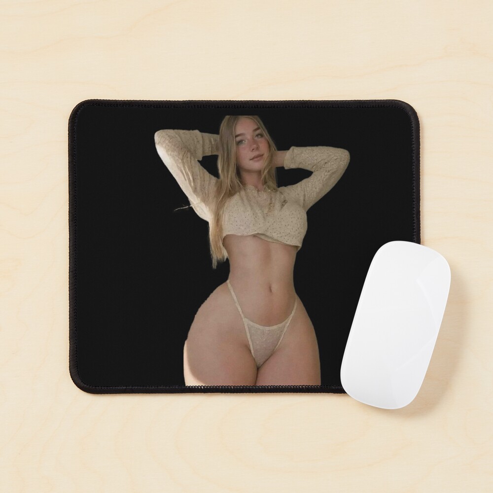 Copie de Curvy Blondy (Noir) Impression rigide