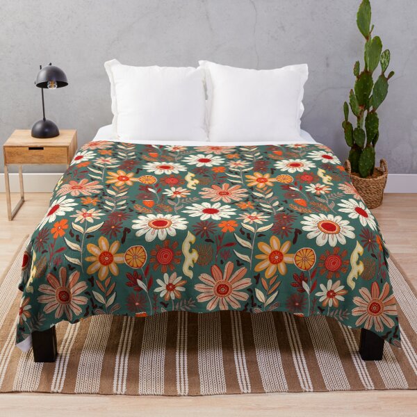 Artikelvorschau, Summer Breeze Florals: Ein von der Bohème inspiriertes Muster mit fließenden Linien und abstrakten Formen, verflochten mit großen weißen Gänseblümchen für einen lebendigen und energiegeladenen Look. entworfen und verkauft von Camel & Quirk.