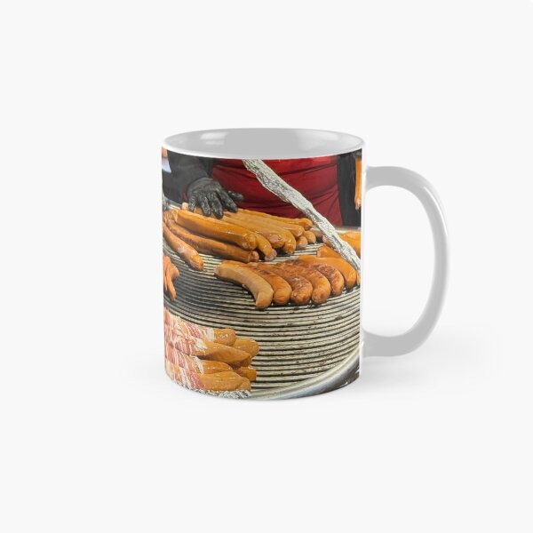 Artikelvorschau, Bratwurst auf den Weihnachtsmärkten entworfen und verkauft von Marylou Badeaux.