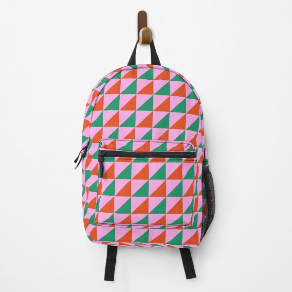 Vista previa del artículo con la obra «Tablero de ajedrez con patrón geométrico en triángulos de color rosa, verde y naranja», diseñado y vendido por OneThreeSix.