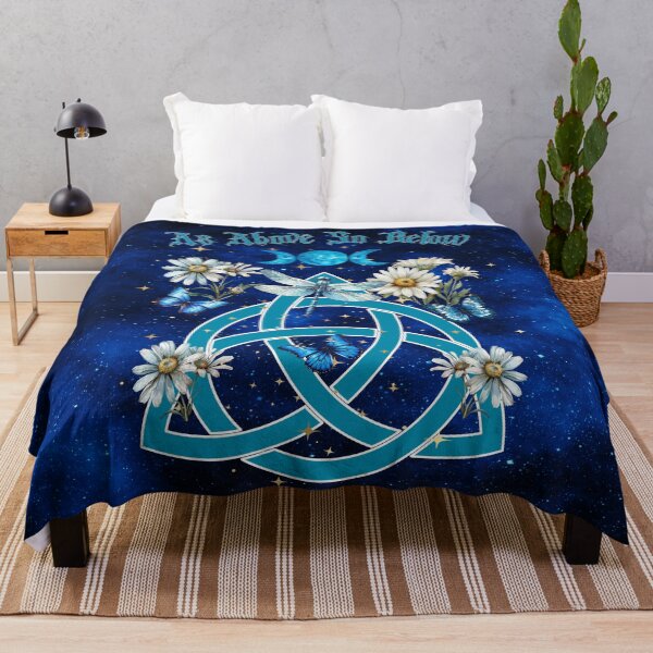 Artikelvorschau, Verzauberter Dreifaltigkeitsknoten Triquetra mit Schmetterling, Libelle und Gänseblümchen entworfen und verkauft von MysticOzzy.
