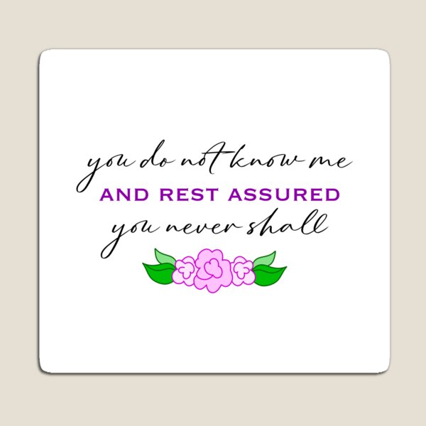 Aperçu de l'œuvre Citation amusante de Bridgerton sur Lady Whistledown avec des fleurs roses créée et vendue par EndlessEmporium.