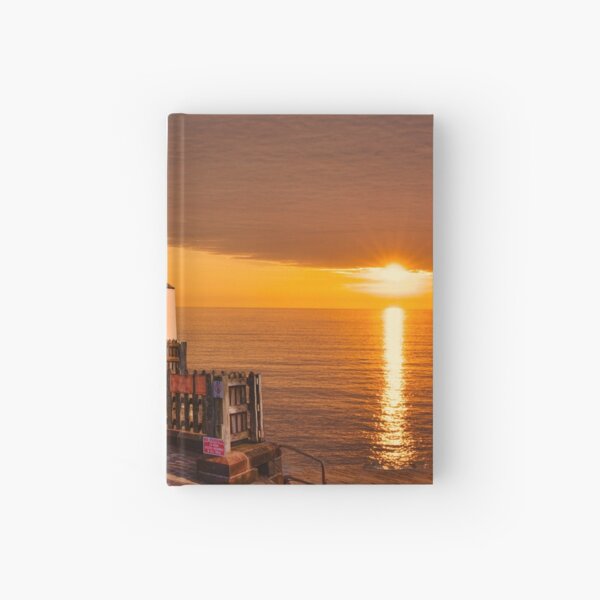 Artikel-Vorschau von Sonnenaufgang in Robin Hoods Bay, designt und verkauft von Alisonchambers2.
