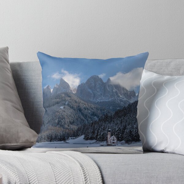 Aperçu de l'œuvre Paysage de neige du Val di Funes créée et vendue par pietrofoto.