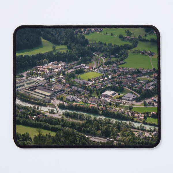 Artikelvorschau, Luftaufnahme von Werfen in Österreich entworfen und verkauft von WorldScenery.