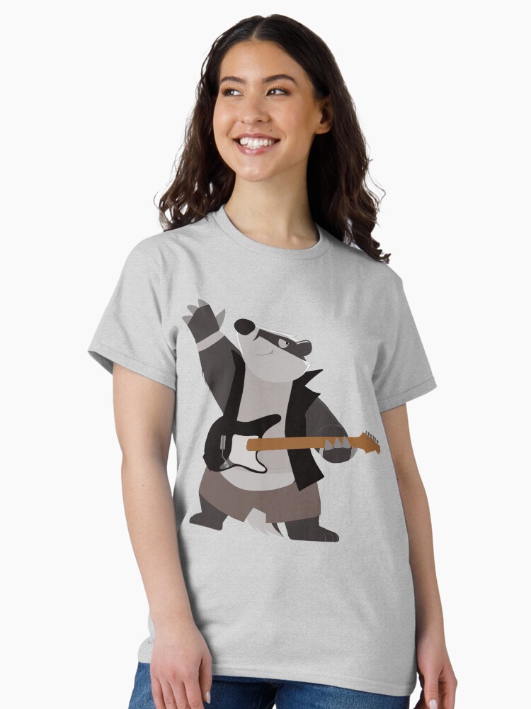 Thumbnail 2 von 7, Classic T-Shirt, Benjamin Badger, Gitarrist designt und verkauft von RodneyBearArts.