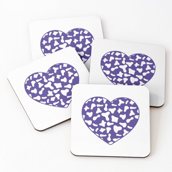 Aperçu de l'œuvre Motif vache blanche sur peau de vache violette | Cœur en peau de vache violette créée et vendue par PatternPen.