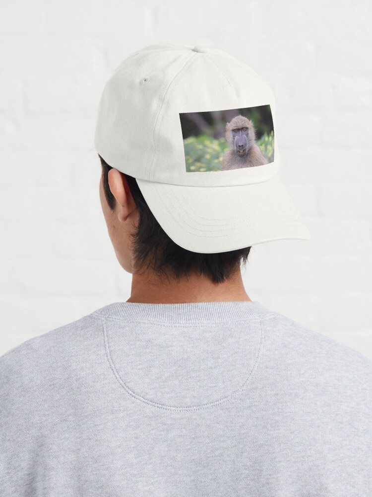 Imagen 4 de 7, Gorra con la obra Un babuino masticando algunas flores silvestres., diseñada y vendida por LeandroNazar.