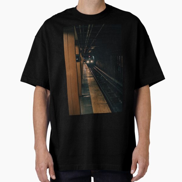 R train approaching the station Oversized T-Shirt