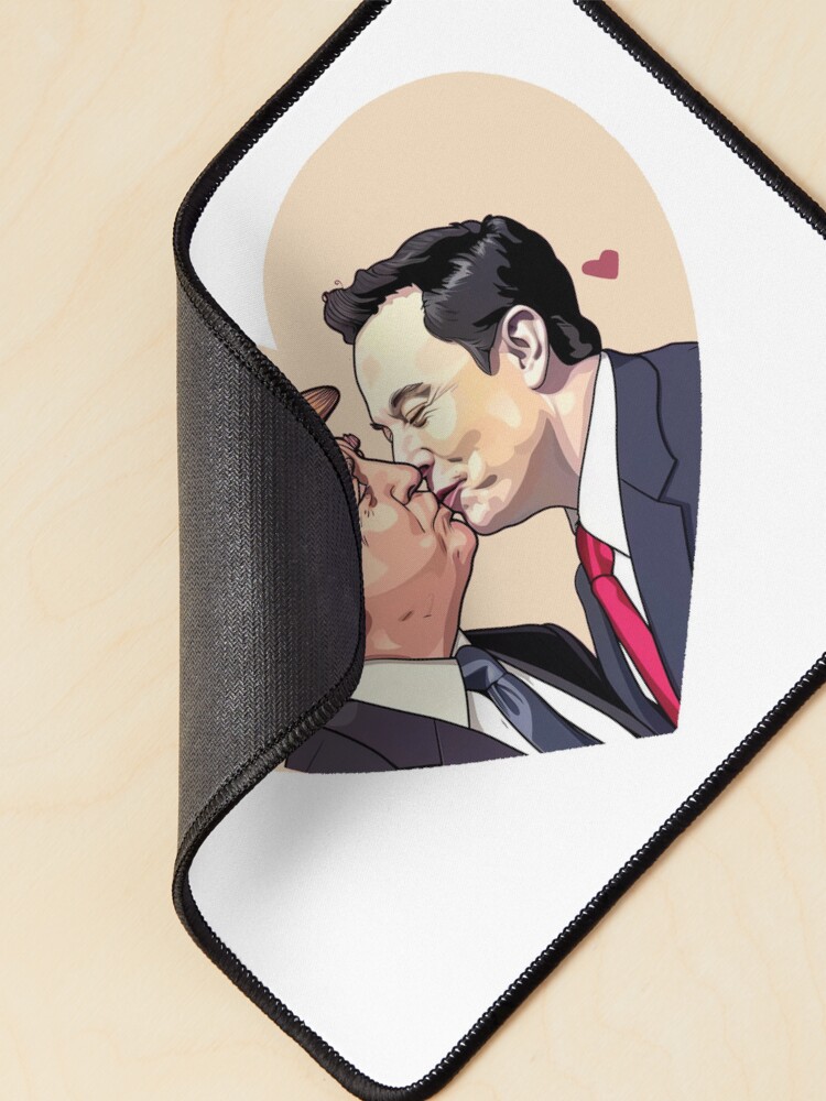 Thumbnail 2 von 5, Mauspad, Lustig Donald Trump Elon Musk Küssen Valentinstag Liebe designt und verkauft von willquinnartist.