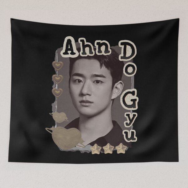 Artikelvorschau, Ahn Do-gyu: Koreanischer Drama-Schauspieler Scrapbook Collage Cozy Y2K Vintage Design entworfen und verkauft von HELL0WBELLO.