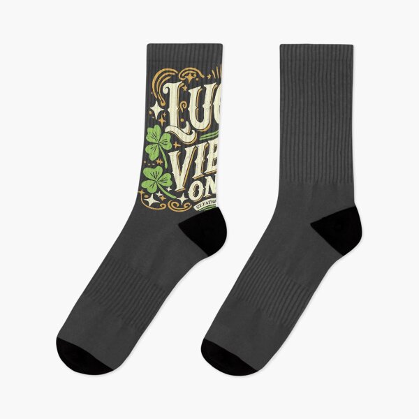 Artikelvorschau, Lucky Vibes Only - St. Patrick's Day Typografie auf Schwarz entworfen und verkauft von KnockingLouder.