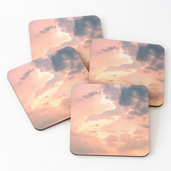 Artikelvorschau, Verträumter Sonnenuntergangshimmel mit weichen Wolken entworfen und verkauft von Bentenya.