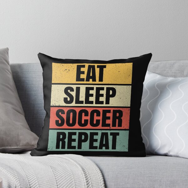Artikelvorschau, EAT SLEEP SOCCER REPEAT, klassisches Design im Vintage-Stil für Retro-liebende Fußballspieler und Fans entworfen und verkauft von NADIASHOP86.