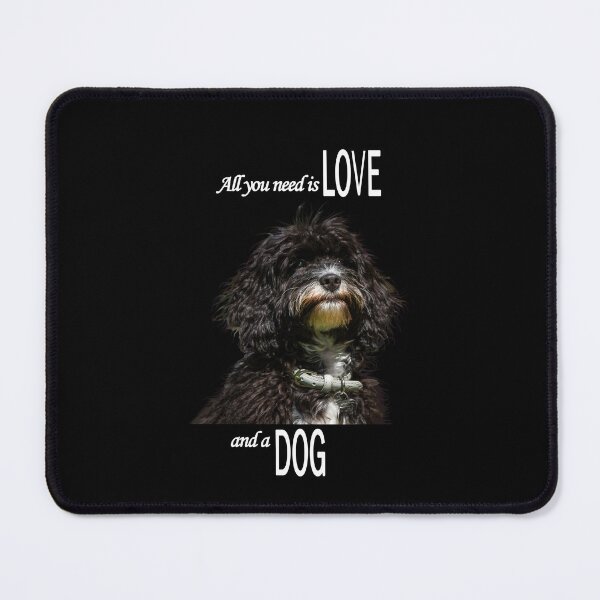 Artikelvorschau, Alles was Sie brauchen ist Liebe und ein Hund, weißer Text entworfen und verkauft von Jane Stanley Photography.