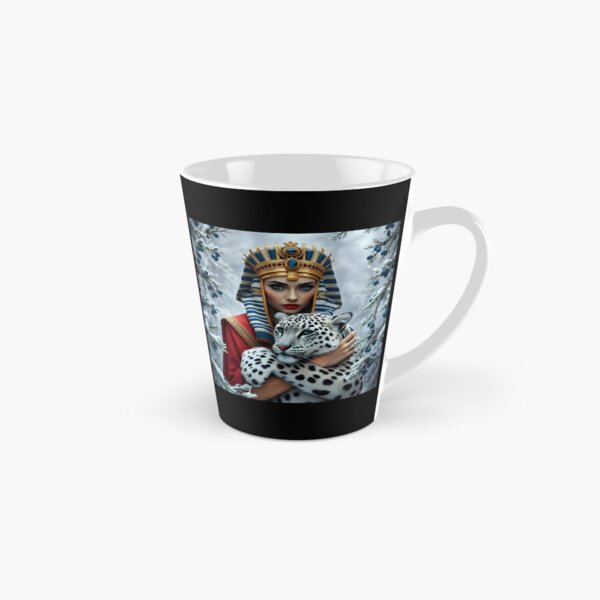 Vista previa del artículo con la obra «La dama faraona Cleopatra con un leopardo de las nieves en invierno entre pinos de arándanos, arte digital de fantasía», diseñado y vendido por EmeraldeaArt.