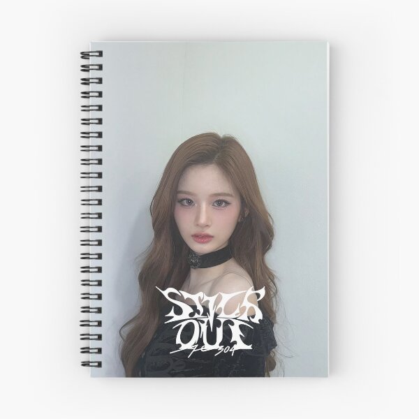 Artikelvorschau, NMIXX SULLYOON NMIXX SIEH, DASS NMIXX HERAUSSTECHEN LIEBE IST EINSAM NSANTWORT entworfen und verkauft von Valereekmerch.