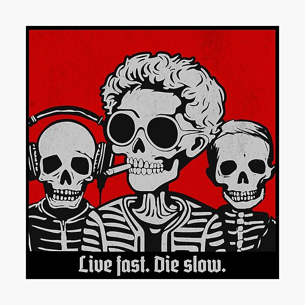 Artikel-Vorschau von Lebe schnell, stirb langsam T-Shirt, designt und verkauft von laurinvalerian.