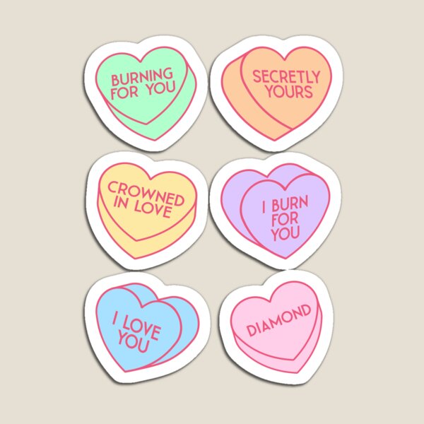 Aperçu de l'œuvre Citations sur les bonbons en forme de cœur pour la Saint-Valentin de Bridgerton sur Netflix créée et vendue par KamiTrendz.