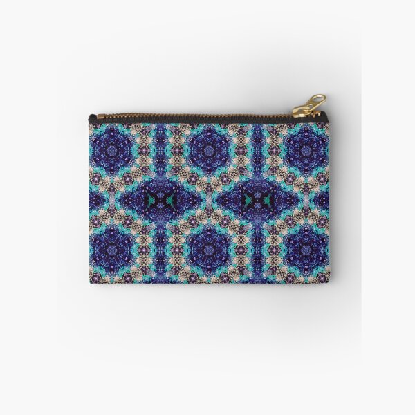 Aperçu de l'œuvre Bain Mystique - Mandala Kaléidoscope avec Bleu et Violet créée et vendue par liminallayers.