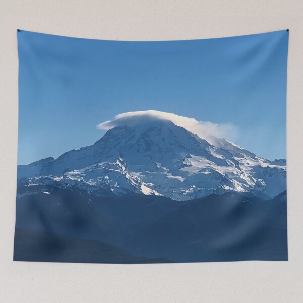 Artikelvorschau, Mount Rainier mit Linsenwolke entworfen und verkauft von flyscenicair.