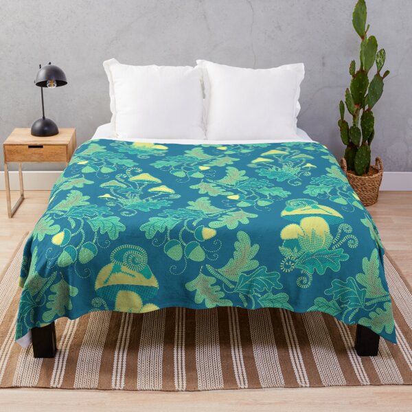 Artikelvorschau, Strukturiertes Waldmuster – Neongrün und Buttergelb – Gesticktes Pilz- und Eichenblattmuster auf Braun entworfen und verkauft von wild.geranium.design.