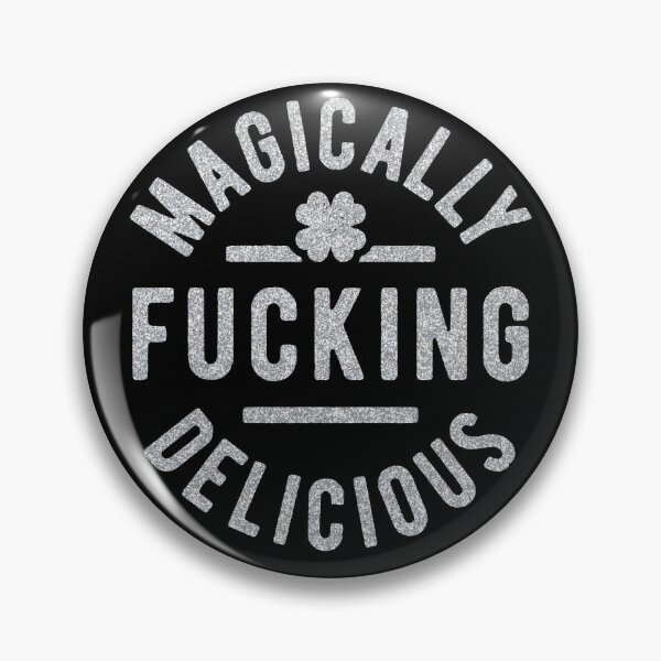 Artikelvorschau, Kopie des St. Patrick's Day-Designs, magisch köstliches lustiges Zitat, irische Feier, Kleeblatt mit Humor für Erwachsene, grünes Text-T-Shirt entworfen und verkauft von pugshowsfashion.