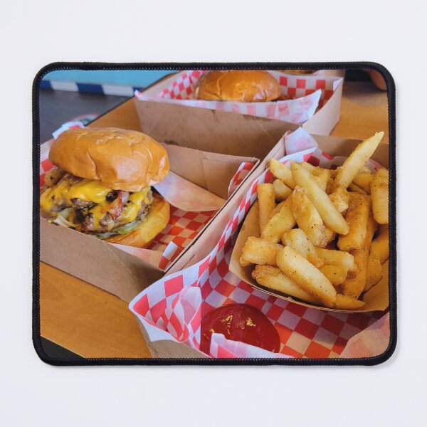Aperçu de l'œuvre Hamburgers and French Fries with ketchup In Trays créée et vendue par PAILLEADER.