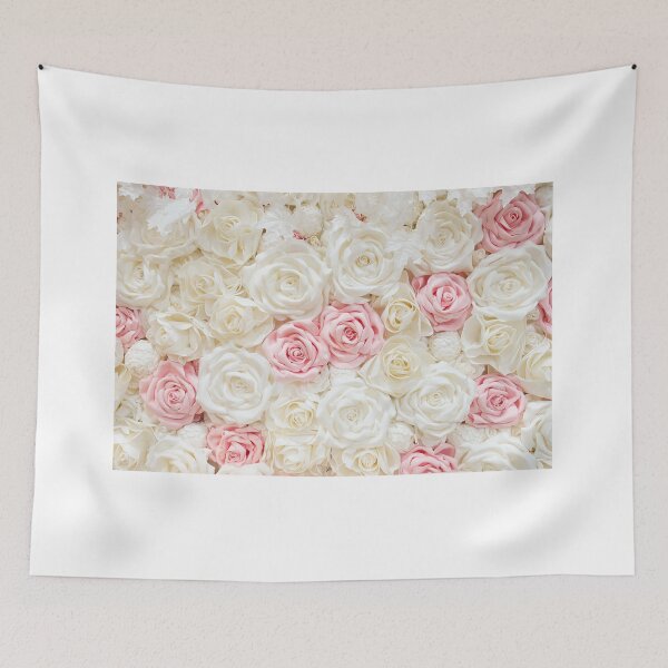 Aperçu de l'œuvre Roses blanches et roses féminines créée et vendue par newburyboutique.