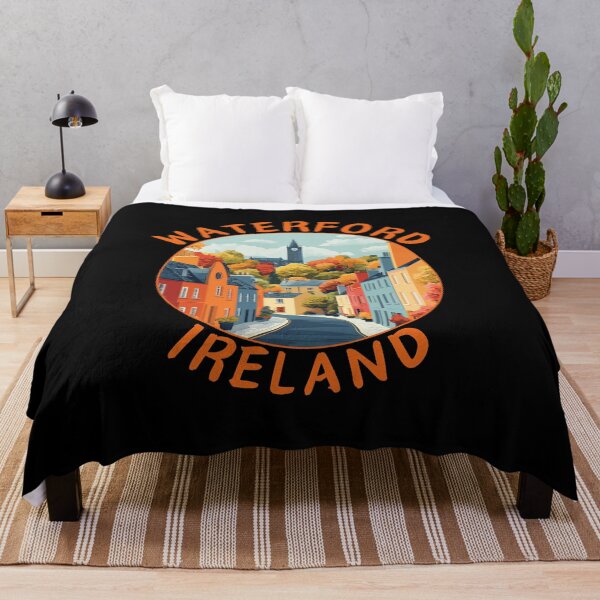 Artikelvorschau, Waterford in Irland Retro Reiseabzeichen entworfen und verkauft von MaateoDesign.