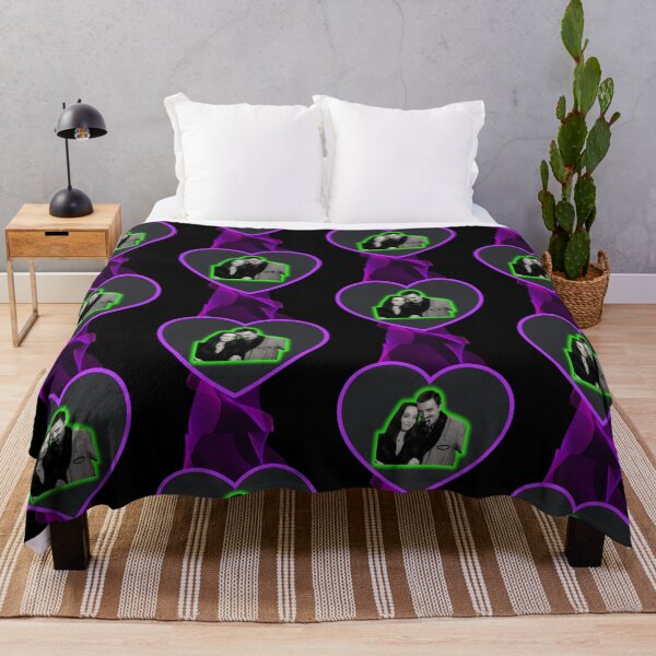Item preview, Gómez y Morticia designed and sold by WoodburyLake.