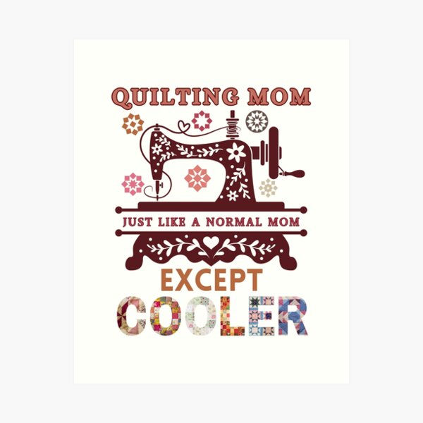 Aperçu de l'œuvre Une maman qui fait du patchwork, comme une maman normale, mais plus cool - Une couturière amusante - Une maman qui fait du patchwork créée et vendue par Wiss2Arts.