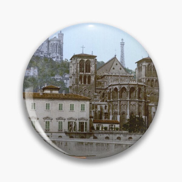 Artikelvorschau, Lyon vom Fluss aus gesehen entworfen und verkauft von 19th Century in Color.