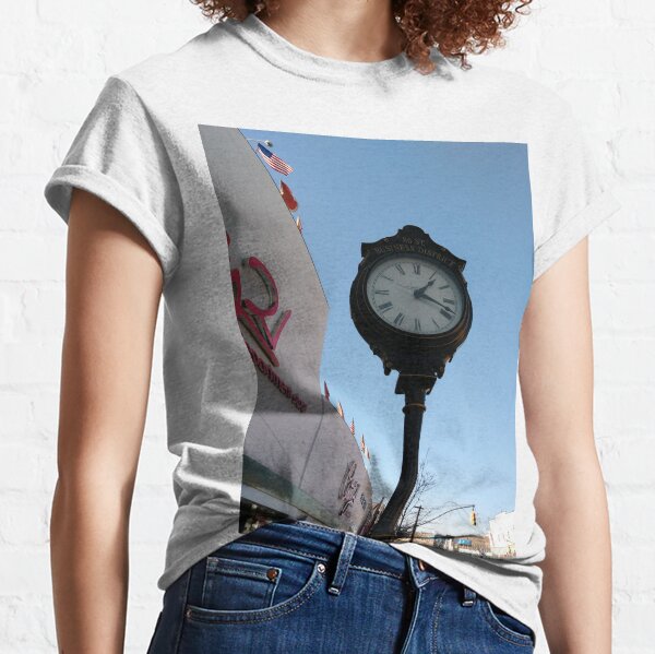 Clock, #clock, Brooklyn, #Brooklyn, Manhattan, #Manhattan, New York, #NewYork, NYC, #NYC, New York City, #NewYorkCity Classic T-Shirt