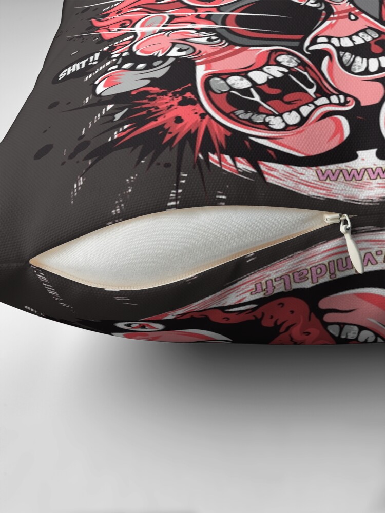 Aperçu 2 sur 4. Coussin avec l'œuvre Bowling créée et vendue par Vinidal.
