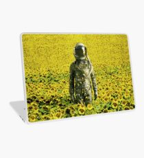 Stranded in the sunflower field Laptop Skin