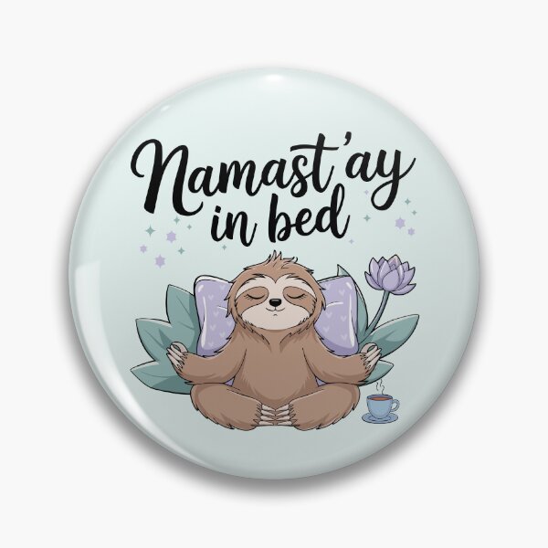 Artikelvorschau, Namast'ay im Bett - meditierendes Faultier-Design entworfen und verkauft von ArthousePromos.