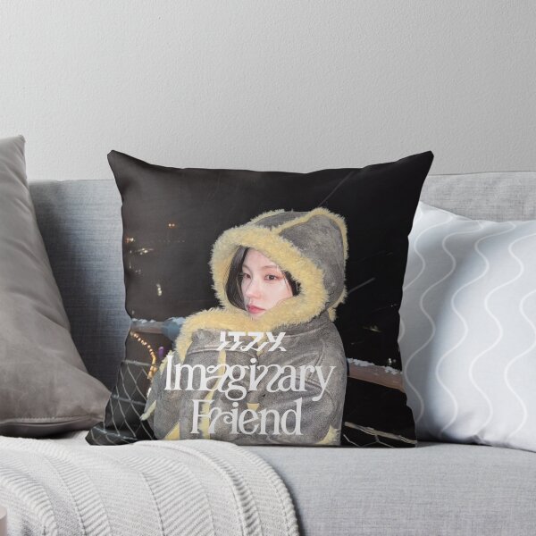 Aperçu de l'œuvre ITZY GOLD AMI IMAGINAIRE YEJI MIDZY créée et vendue par Valereekmerch.