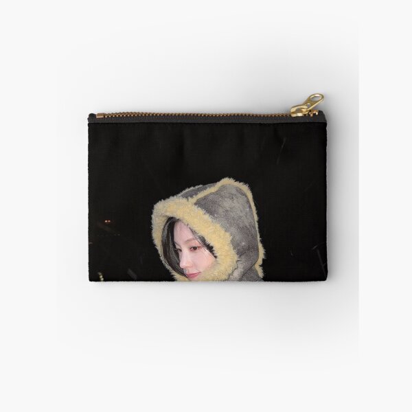 Artikelvorschau, ITZY GOLD IMAGINÄRER FREUND YEJI MIDZY entworfen und verkauft von Valereekmerch.
