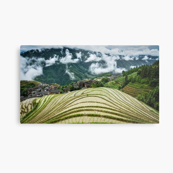 Aperçu de l'œuvre Rizières en terrasses de Misty Mountain - Paysage agricole chinois ancien créée et vendue par V-Uribe-FineArt.