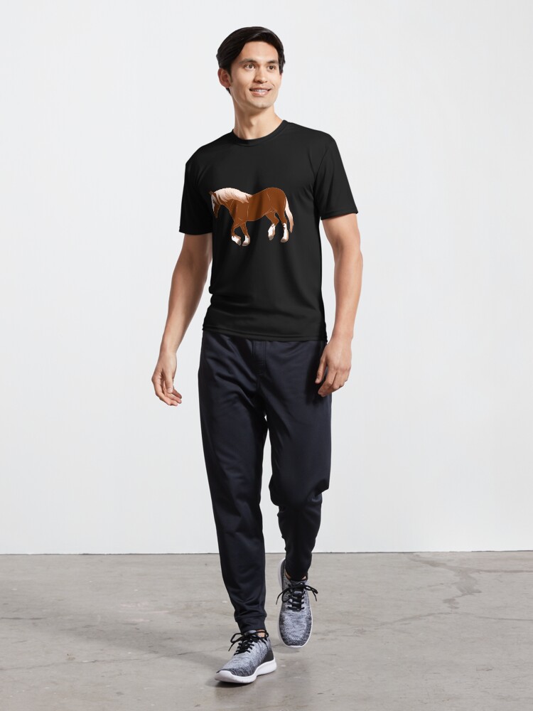 Aperçu 5 sur 7. T-shirt respirant avec l'œuvre Cheval Breton, dessin cheval alezan, cheval de trait, races de chevaux de la France créée et vendue par WebEquitation.