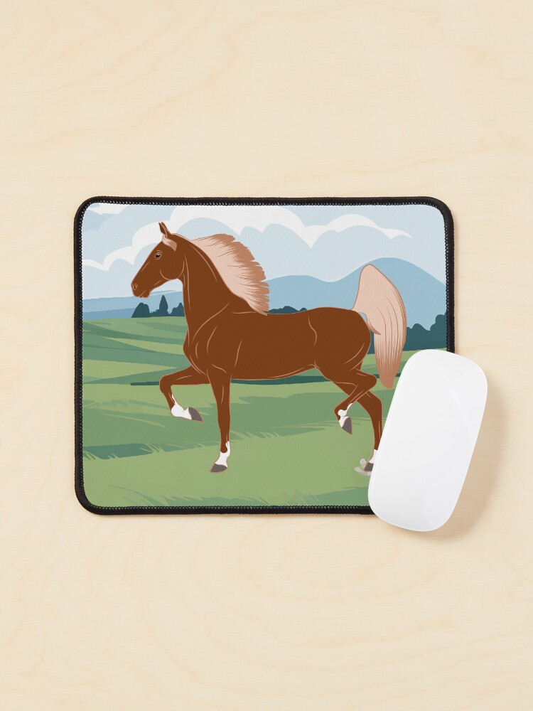 Aperçu 1 sur 5. Tapis de souris avec l'œuvre Cheval de Selle Américain, cheval d'allure, cheval alezan aux crins lavés avec paysage, races de chevaux des États Unis créée et vendue par WebEquitation.