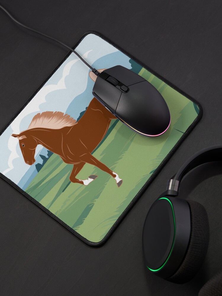 Aperçu 4 sur 5. Tapis de souris avec l'œuvre Cheval de Selle Américain, cheval d'allure, cheval alezan aux crins lavés avec paysage, races de chevaux des États Unis créée et vendue par WebEquitation.