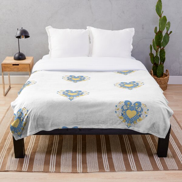 Aperçu de l'œuvre Yellow Blue Mix Heart créée et vendue par VacationShop.