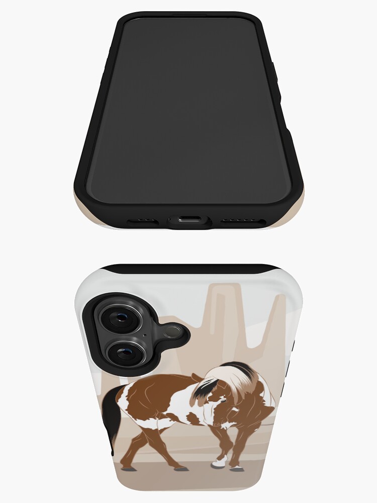 Aperçu 3 sur 4. Coque iPhone avec l'œuvre Cheval Mustang, cheval sauvage, cheval pie avec paysage, races de chevaux des États Unis créée et vendue par WebEquitation.