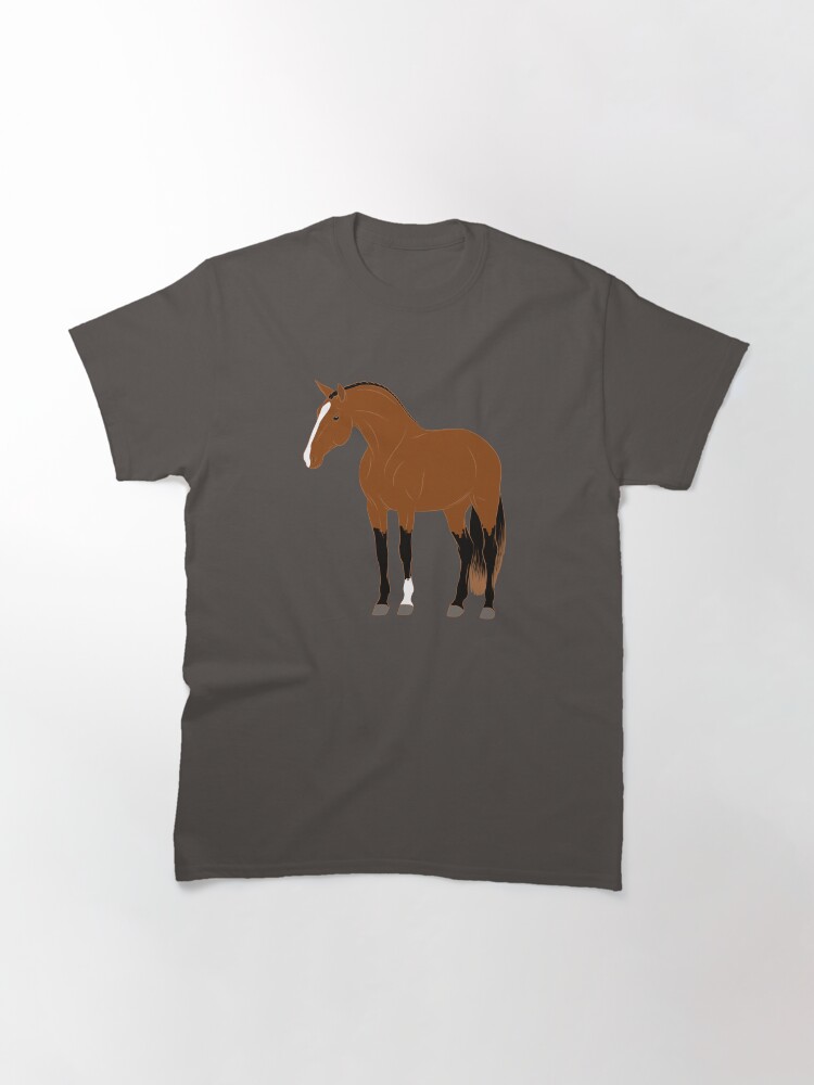 Aperçu 3 sur 7. T-shirt classique avec l'œuvre Cheval Alter Real, dessin cheval bai, cheval ibérique, races de chevaux du Portugal créée et vendue par WebEquitation.